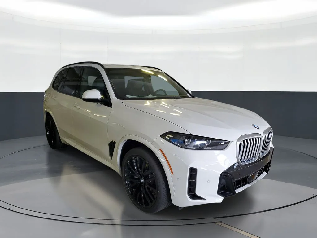 Used 2026 White BMW sDrive40i image 2