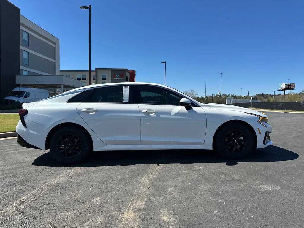 New 2026 White Kia LXS image 8