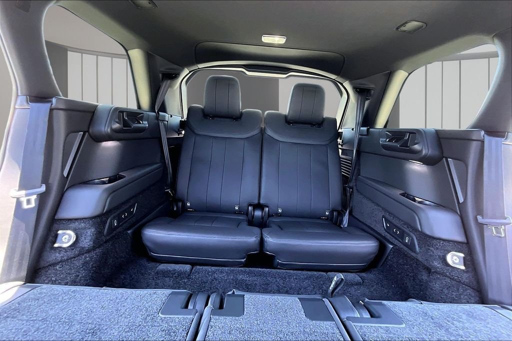 New 2026 Santorini Black LAND ROVER SE 7 Seats image 11