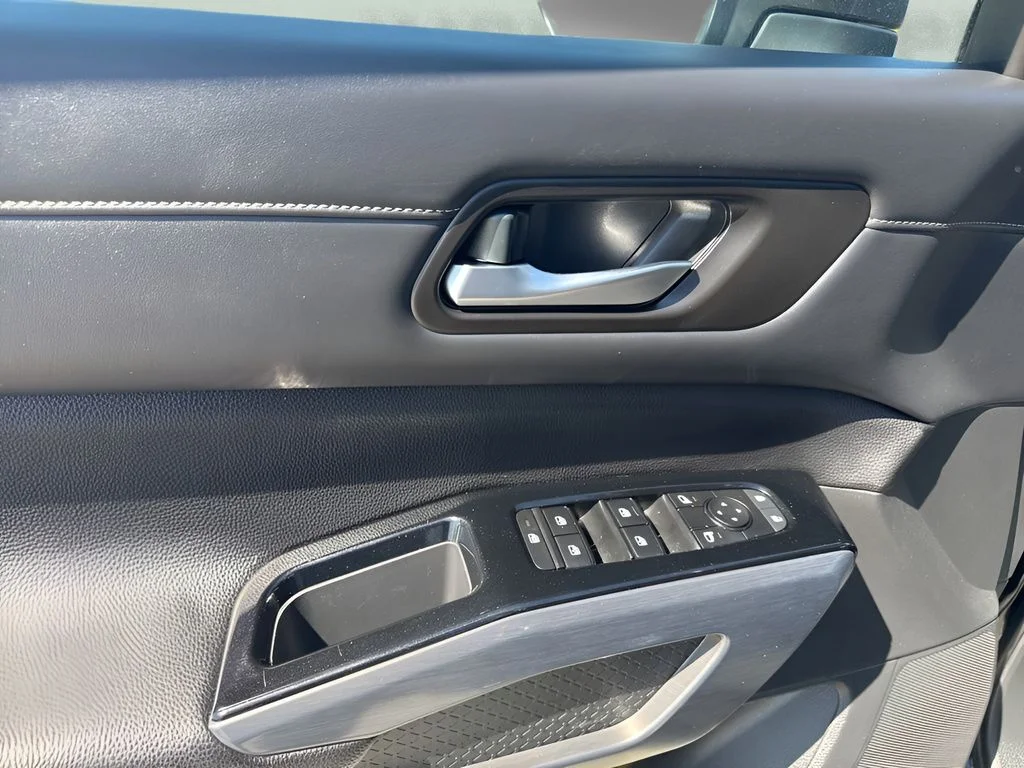 Used 2023 Black Nissan SL image 27