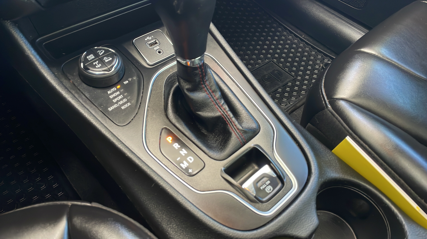 Used 2019 Gray Jeep Trailhawk image 18