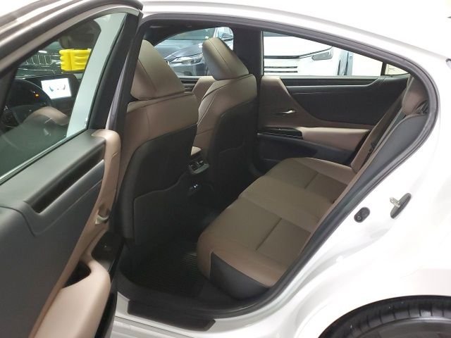 Used 2025 White Lexus 350 image 22