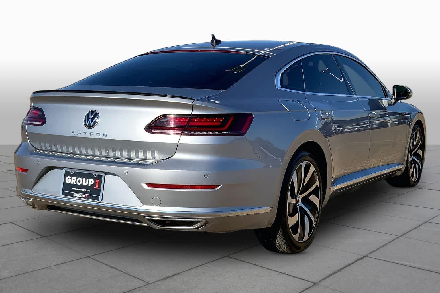 Used 2021 Pyrite Silver Metallic Volkswagen SEL R-Line image 13