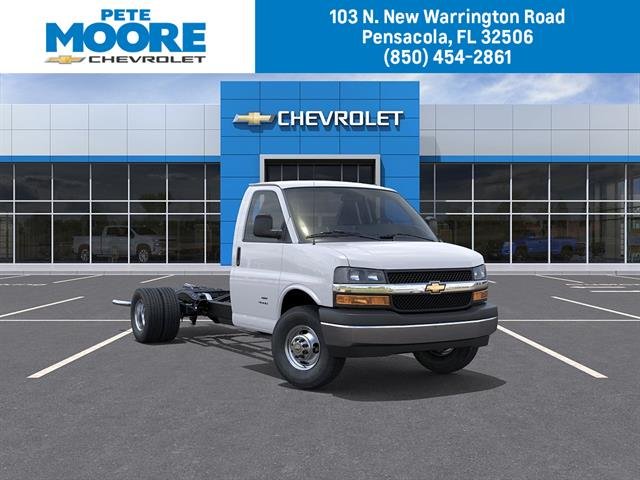 2026 Chevrolet Express Cutaway Base