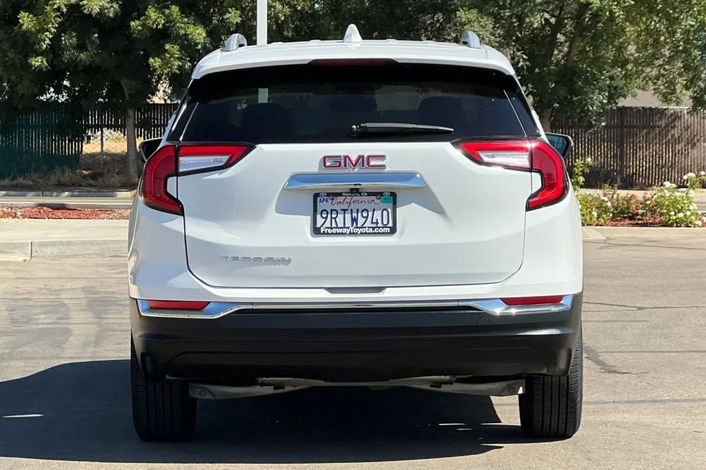 Used 2023 White GMC SLT image 6