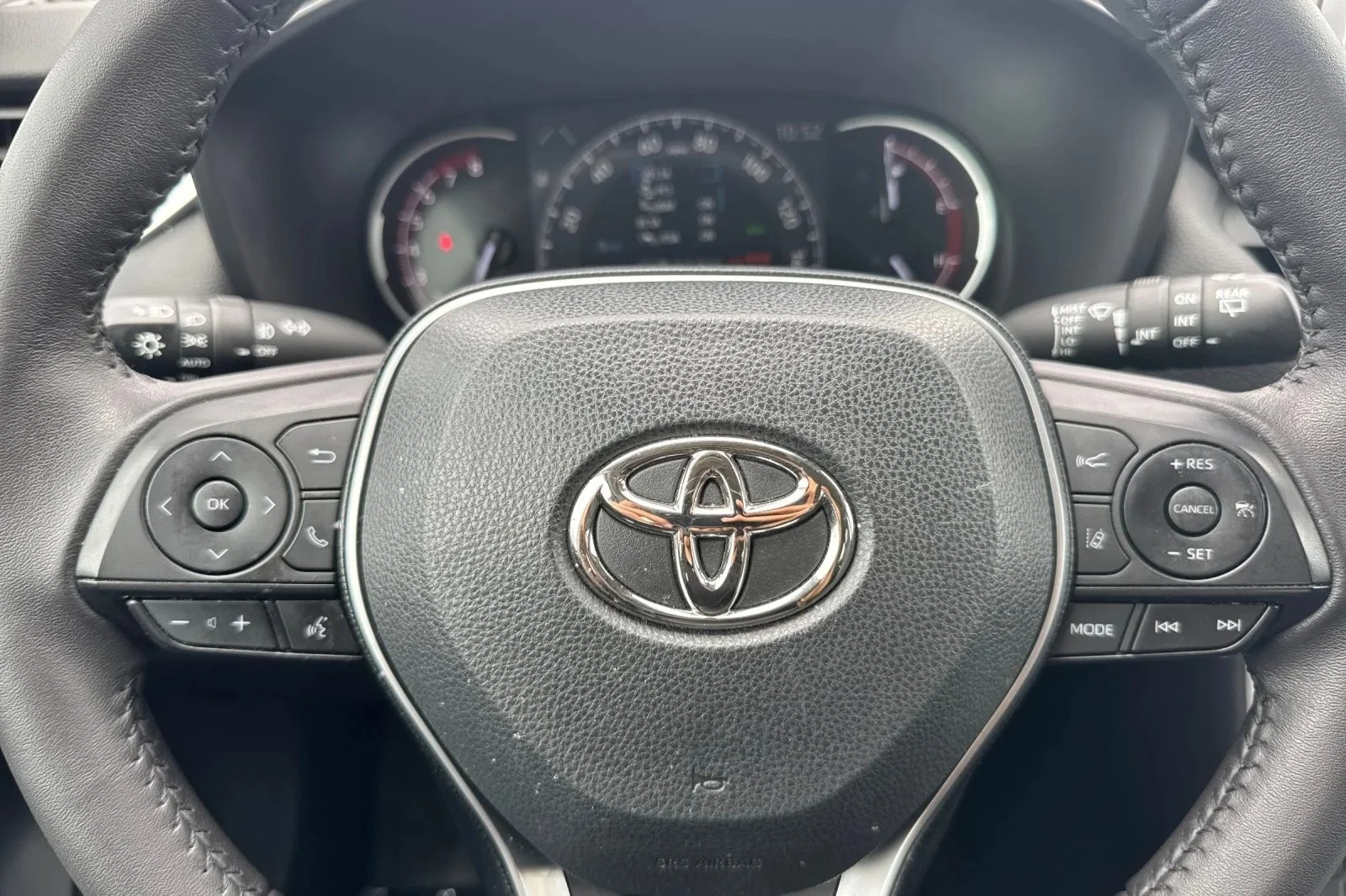 Certified Used 2023 MAGNETIC GRAY Toyota XLE Premium image 21