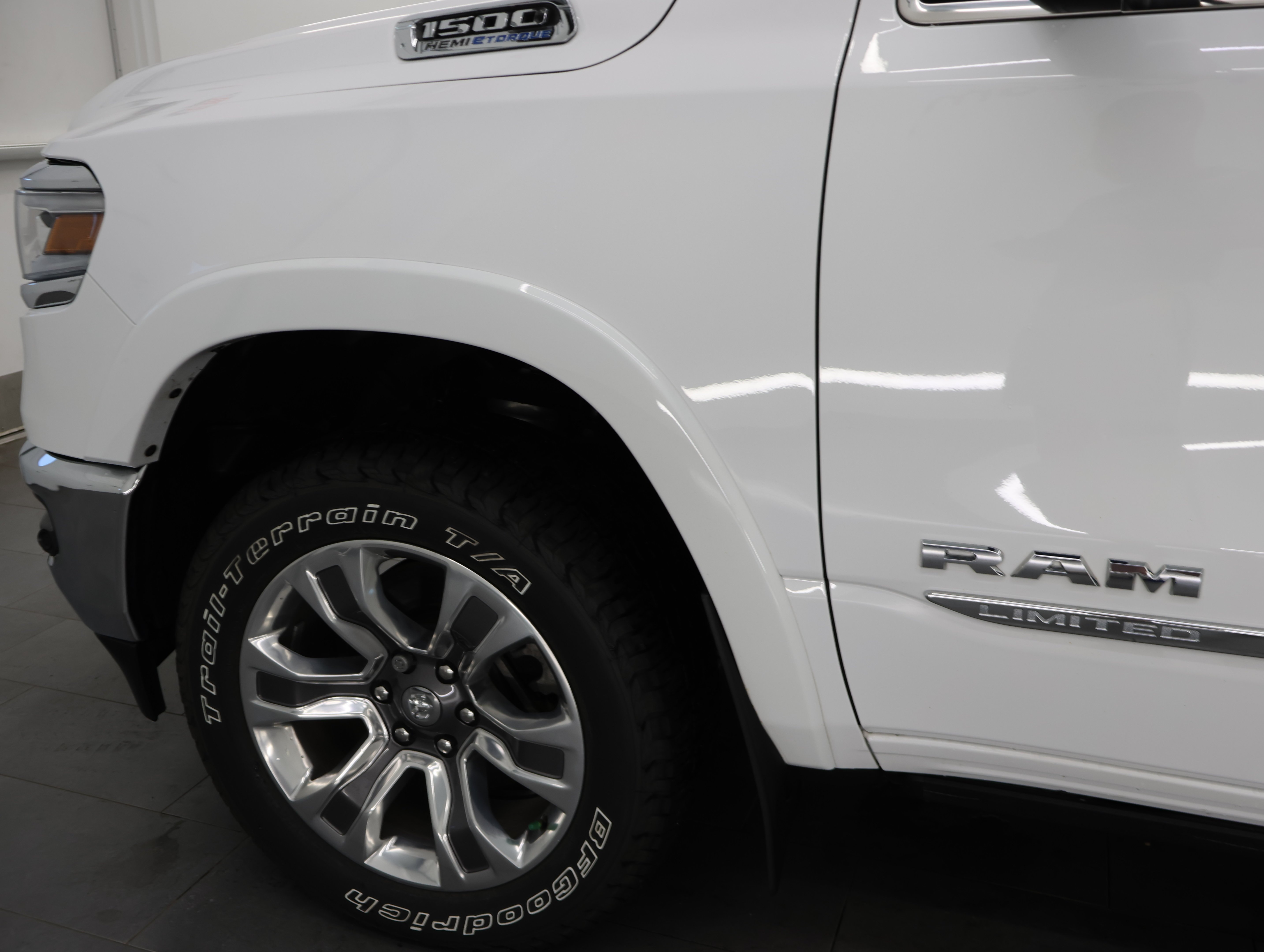 Used 2023 Bright White Clearcoat Ram 4x4 Crew Cab Limited: CREW-SHORT-LIMITED LVL 1-NAV-PANO-4WD-HEMI-360 CAM image 40