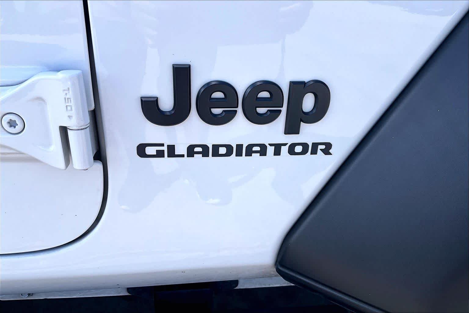 Used 2020 Bright White Clearcoat Jeep Sport S image 10
