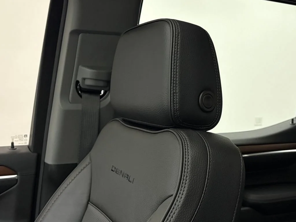 Used 2024 Onyx Black GMC Denali image 43