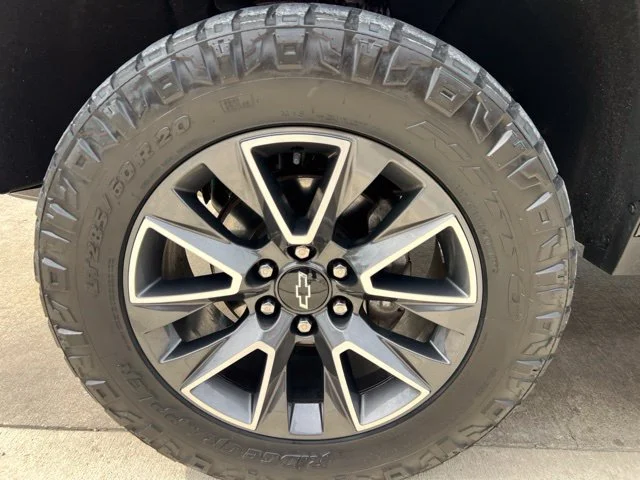 Used 2022 Black Chevrolet Z71 image 8