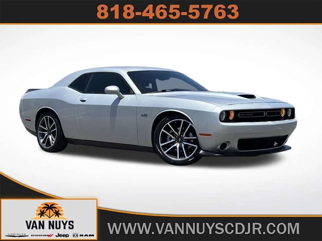 2023 Dodge Challenger R/T's photo