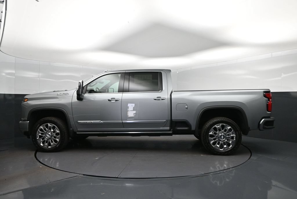New 2026 Sterling Gray Metallic Chevrolet High Country image 4