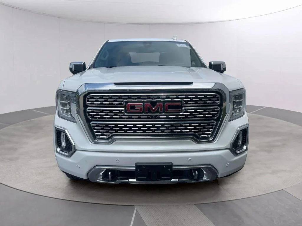 Used 2020 White Frost Tricoat GMC Denali image 8