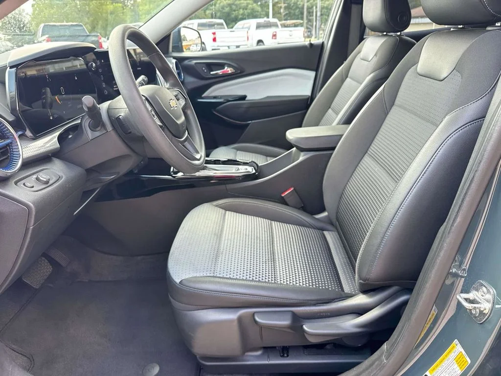 Used 2025 Gray Chevrolet LT image 33