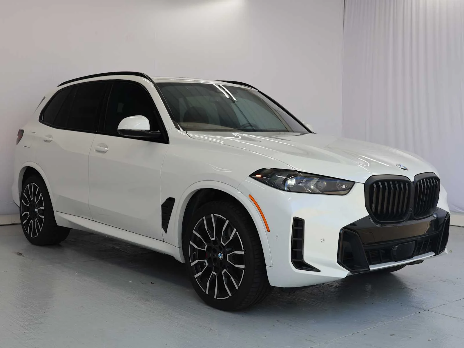 Certified Used 2026 Mineral White Metallic BMW xDrive40i image 4