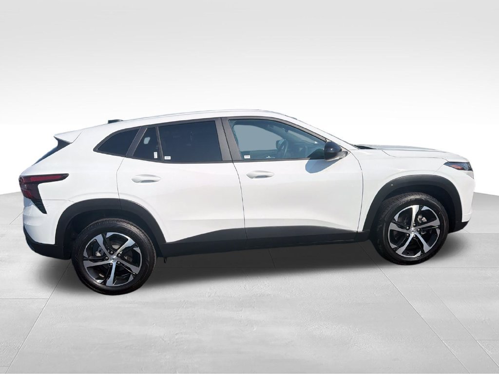 Used 2025 White Chevrolet 1RS image 21
