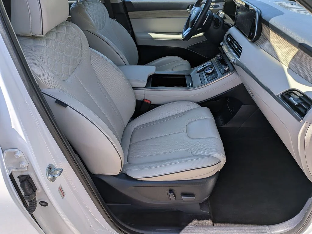 Used 2022 White Hyundai Limited image 33