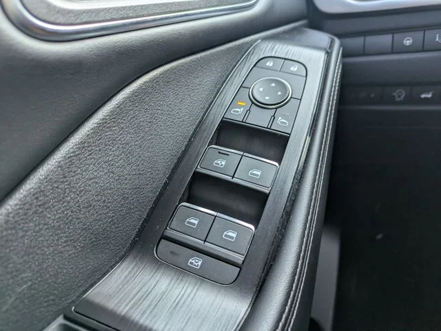 Used 2025 Gold Nissan Platinum image 27