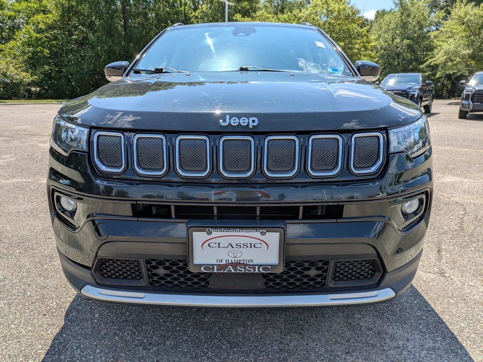 Used 2022 Diamond Black Crystal Pearlcoat Jeep Limited image 9