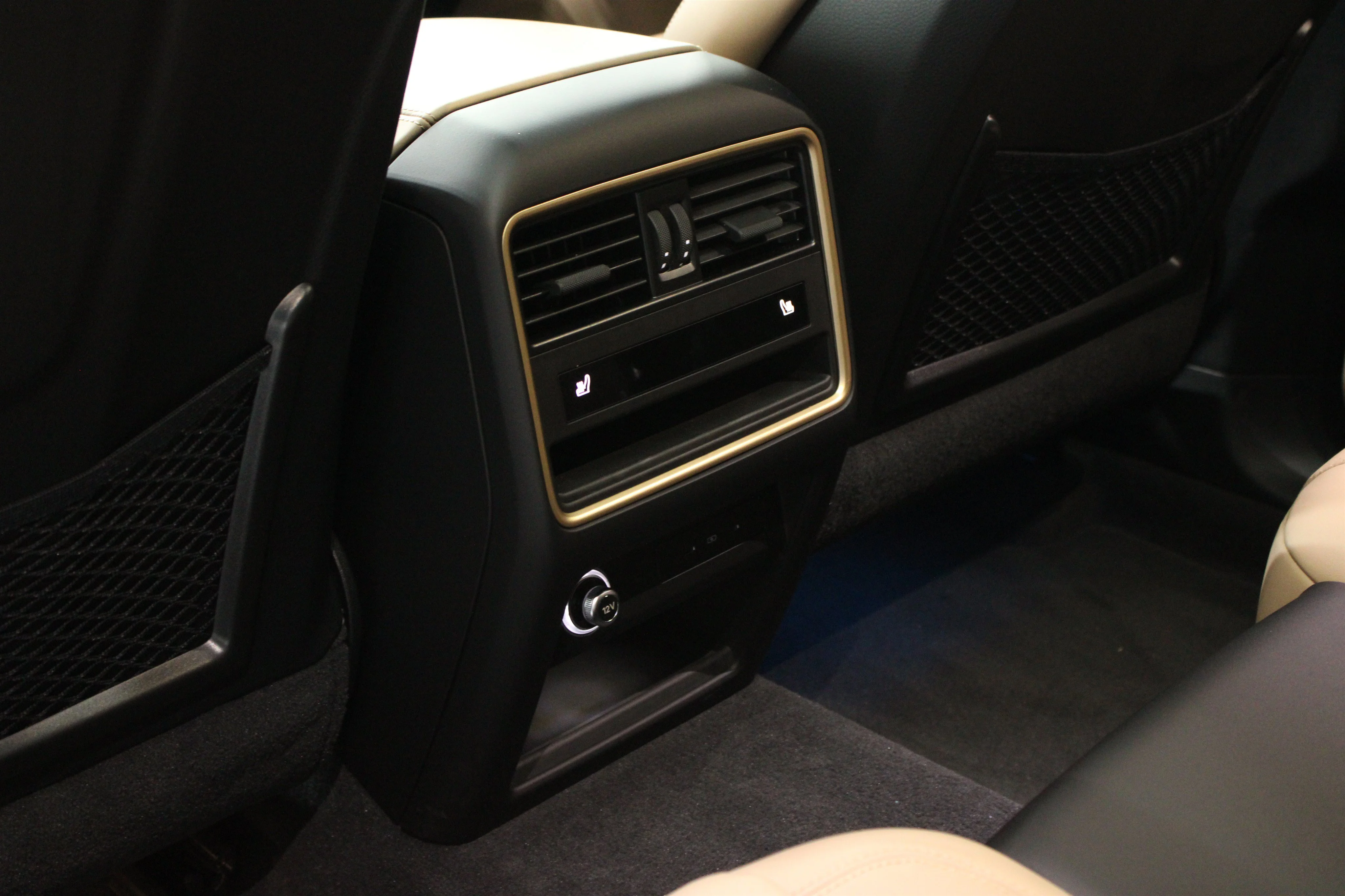 2025 Porsche Cayenne Coup Turbo E-Hybrid - Photo 26