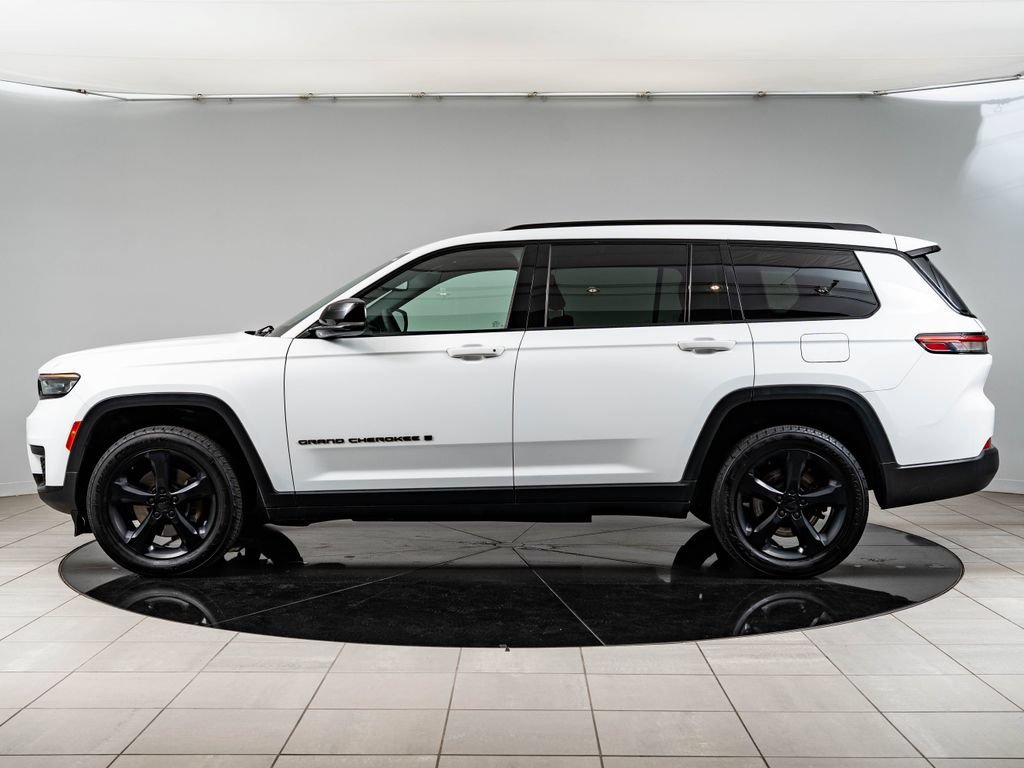 Used 2023 Bright White Clearcoat Jeep Altitude image 5