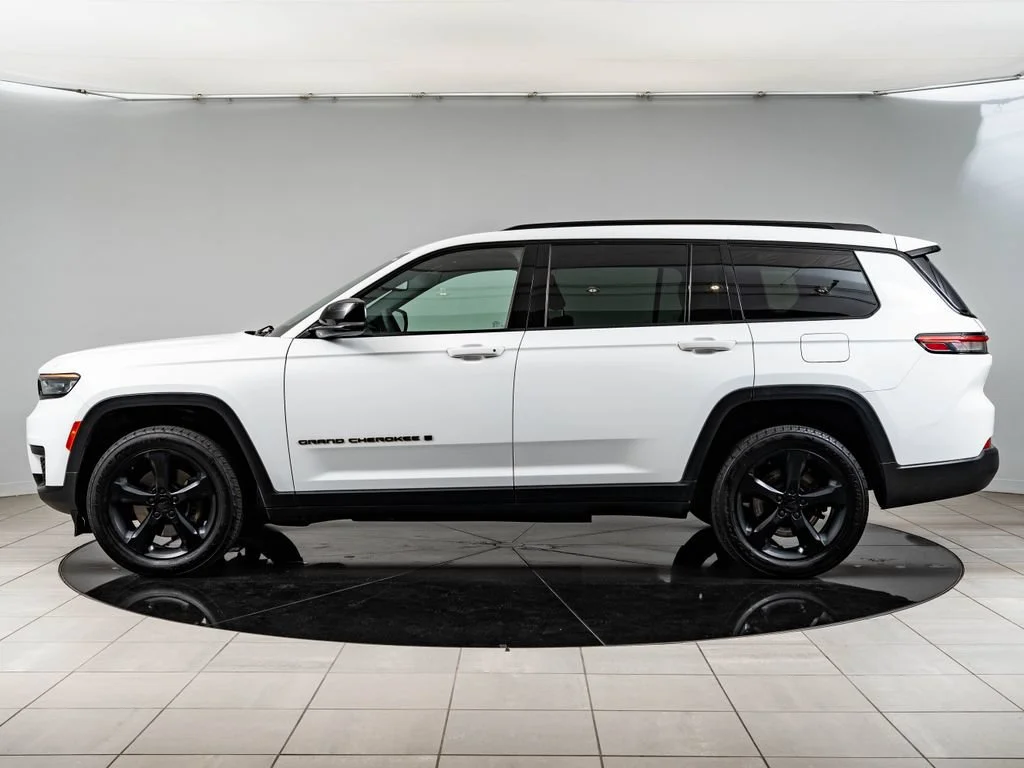 Used 2023 Bright White Clearcoat Jeep Altitude image 5