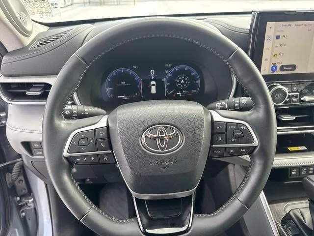 Used 2023 Moon Dust Toyota Platinum image 22