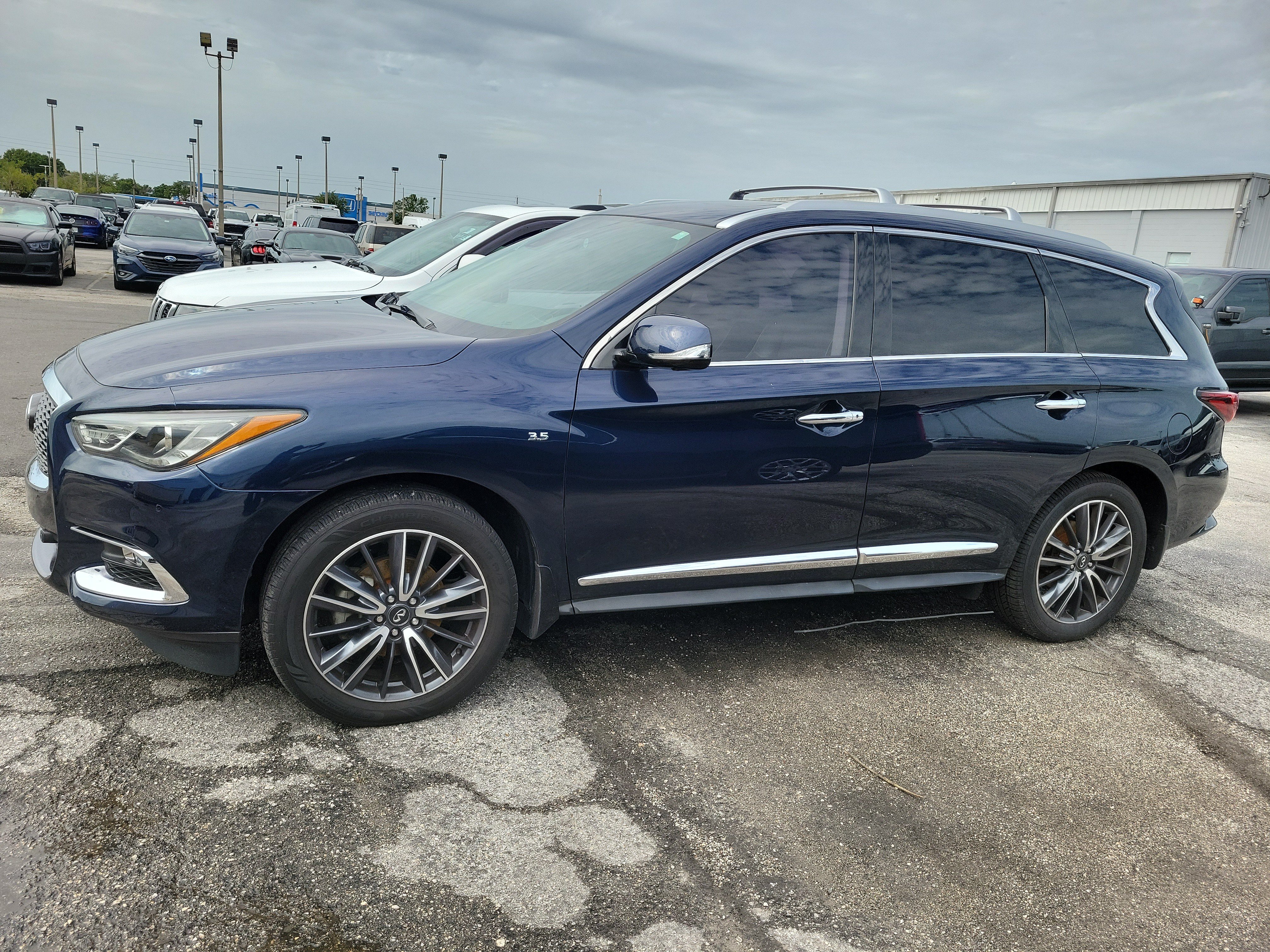 Used 2020 Hermosa Blue INFINITI LUXE image 3