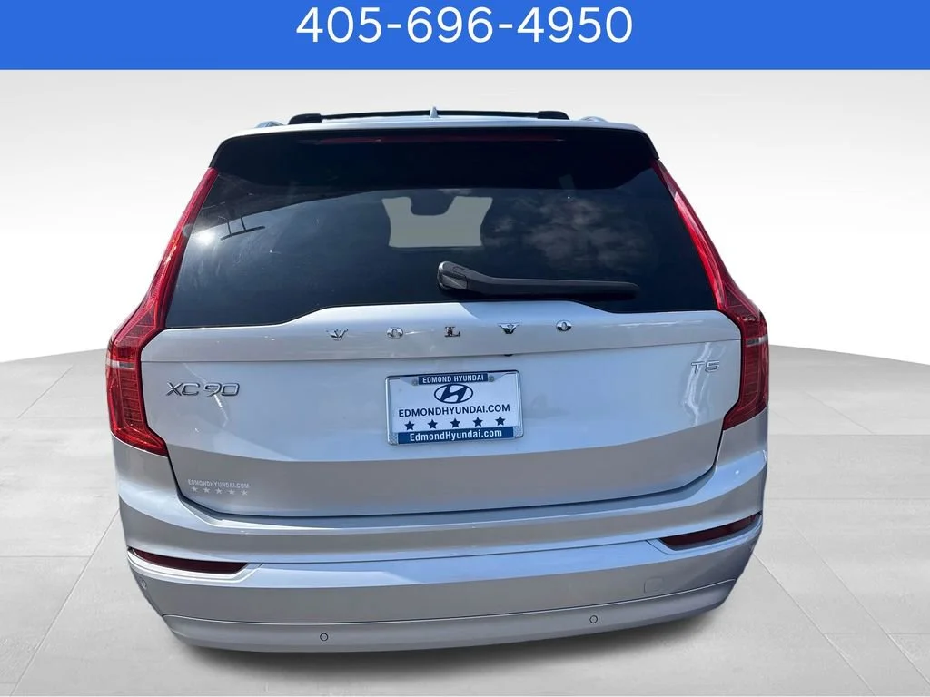 Pre-Owned 2022 Volvo XC90 Momentum