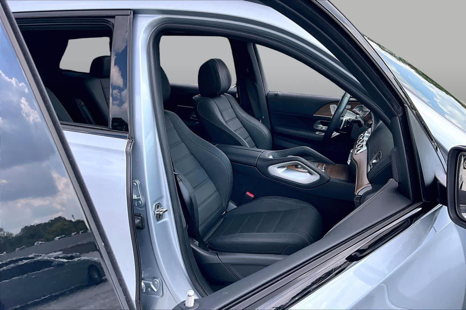 Used 2025 Cirrus Silver Metallic Mercedes-Benz GLS 580 image 9