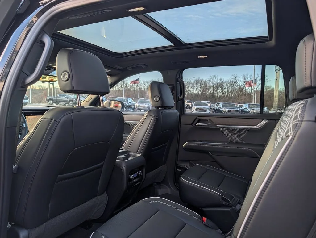 2026 GMC Acadia Denali - Photo 9