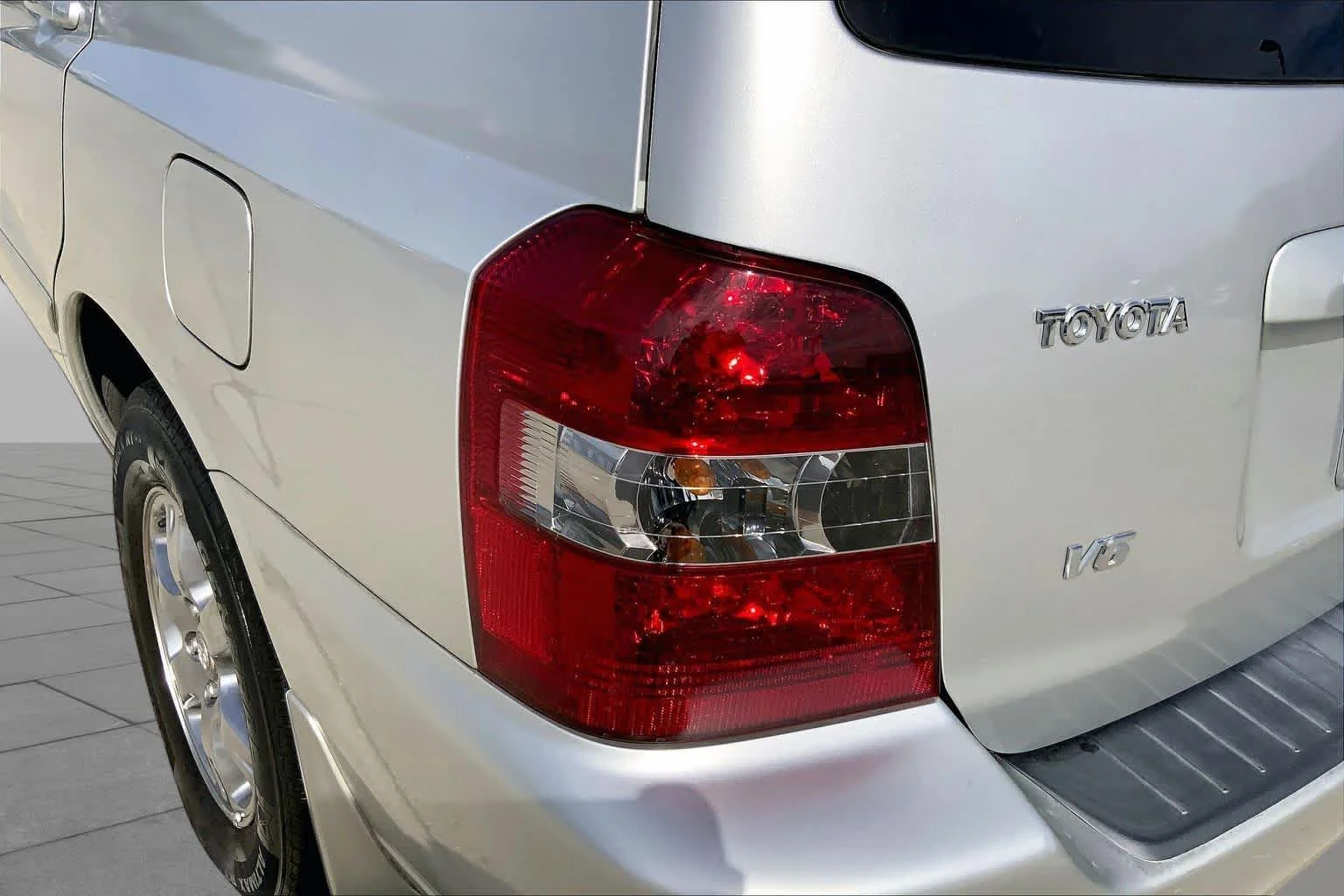 Used 2007 Millenium Silver Metallic Toyota  image 27