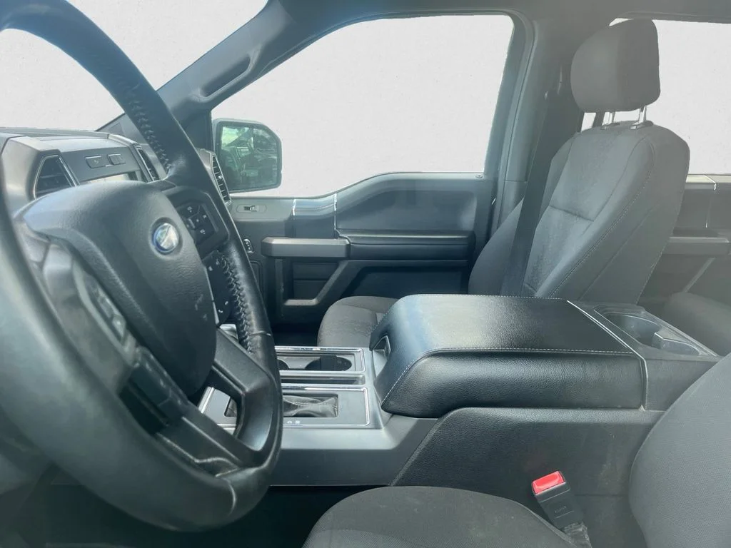 Used 2020 Black Ford XLT image 4