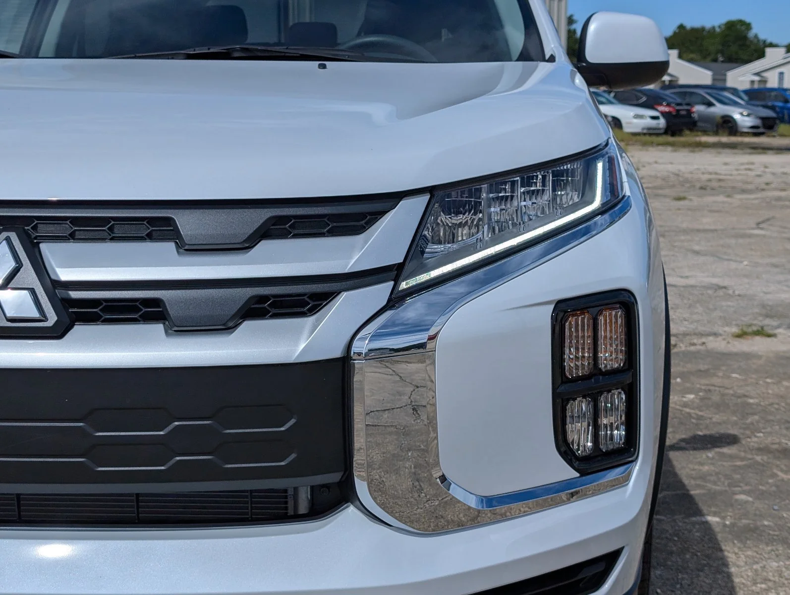 New 2027 White Mitsubishi 2.0 ES image 12