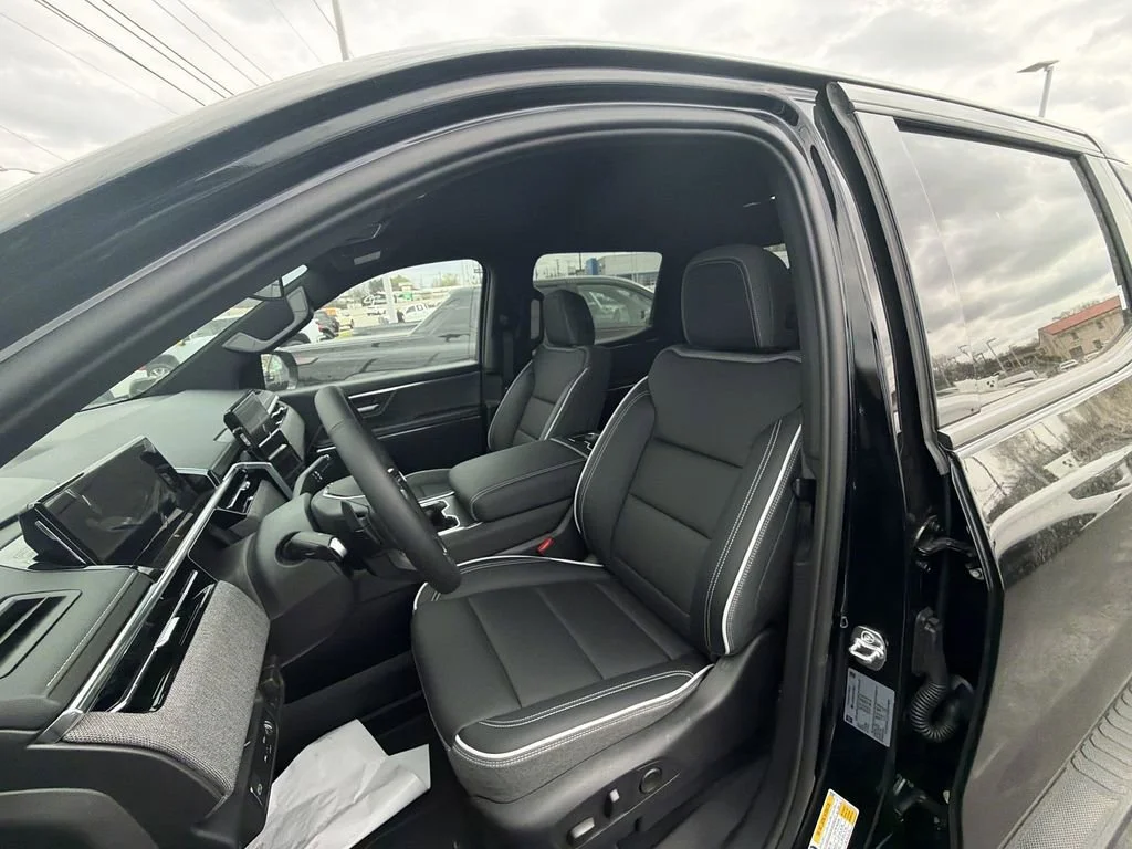 New 2026 Onyx Black GMC Elevation Standard Range image 17