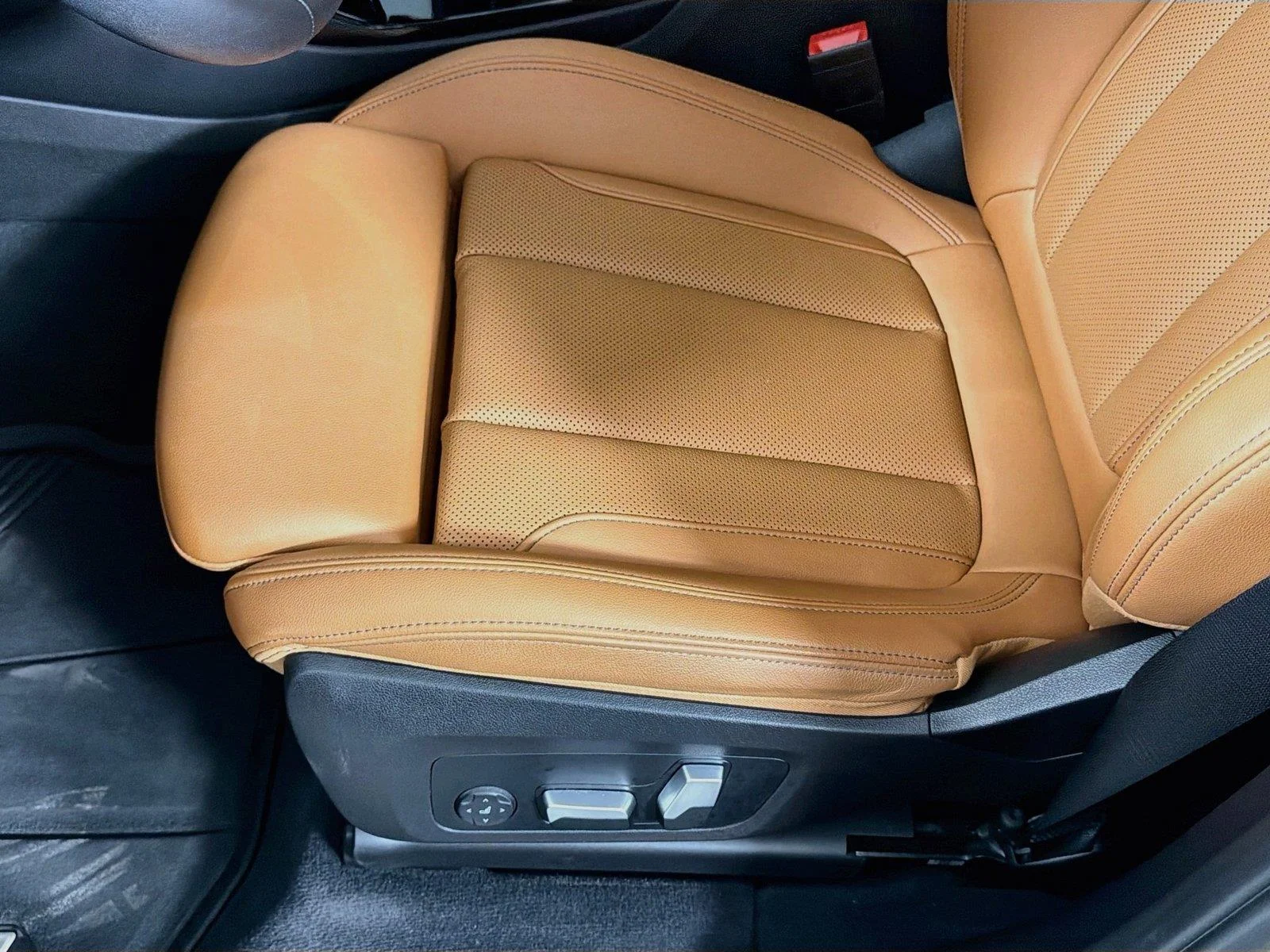 Certified Used 2023 Skyscraper Gray Metallic BMW xDrive30i image 18