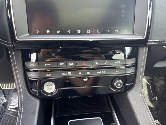 Used 2018 Black Jaguar 35t R-Sport image 26