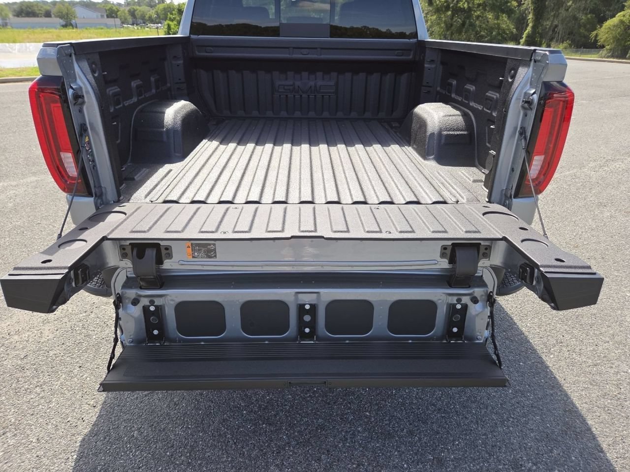 2026 GMC Sierra 1500 SLT - Photo 22