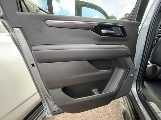 2026 Chevrolet Suburban Premier - Photo 17