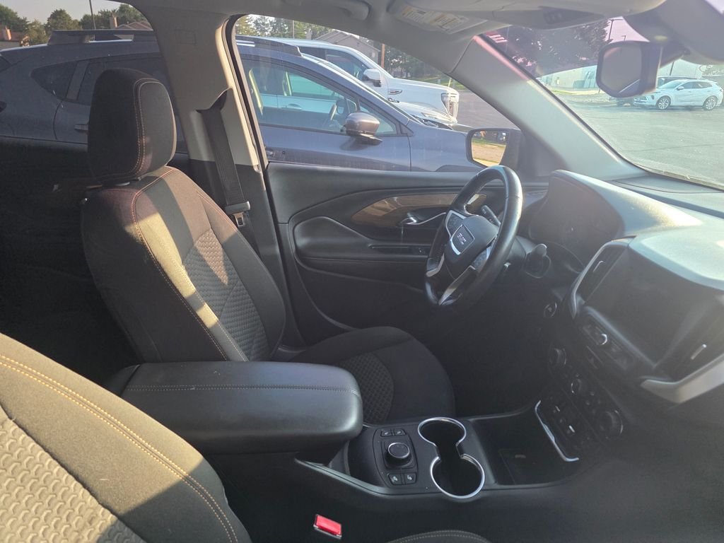 Used 2018 Ebony Twilight Metallic GMC SLE image 5