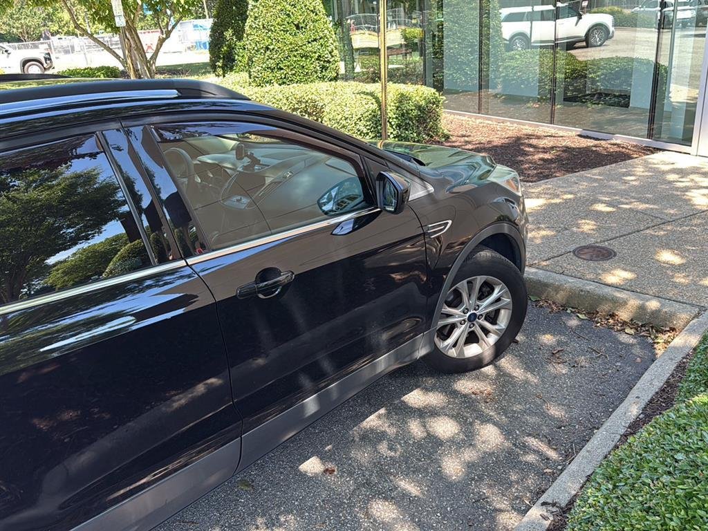 Used 2018 Shadow Black Ford SE image 7