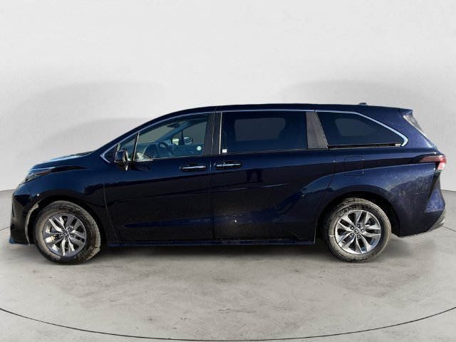 Used 2023  Toyota XLE image 8
