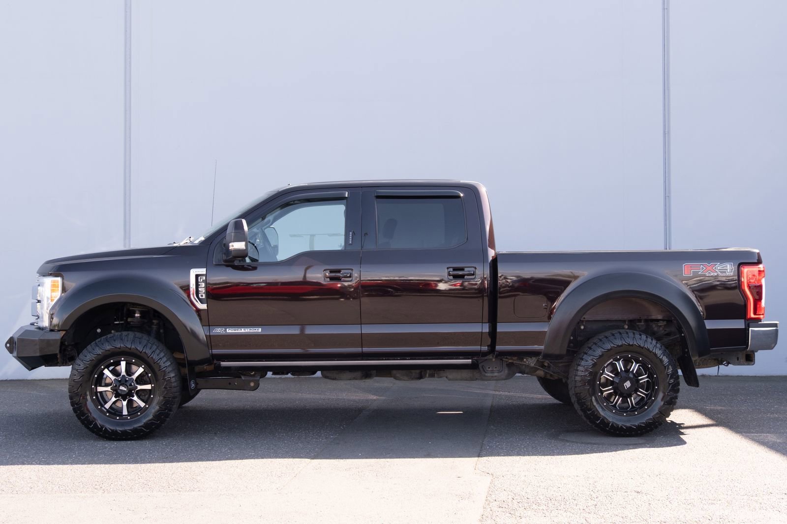 Used 2019  Ford Lariat image 25
