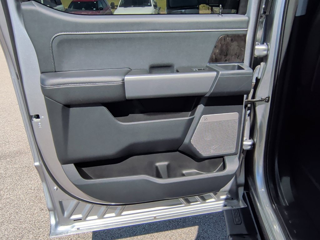 Used 2024 Iconic Silver Metallic Ford Lariat image 39