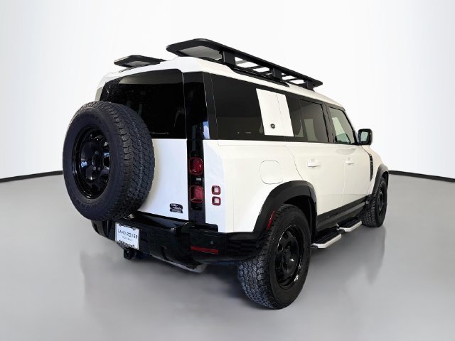 Used 2023 White Land Rover S image 5