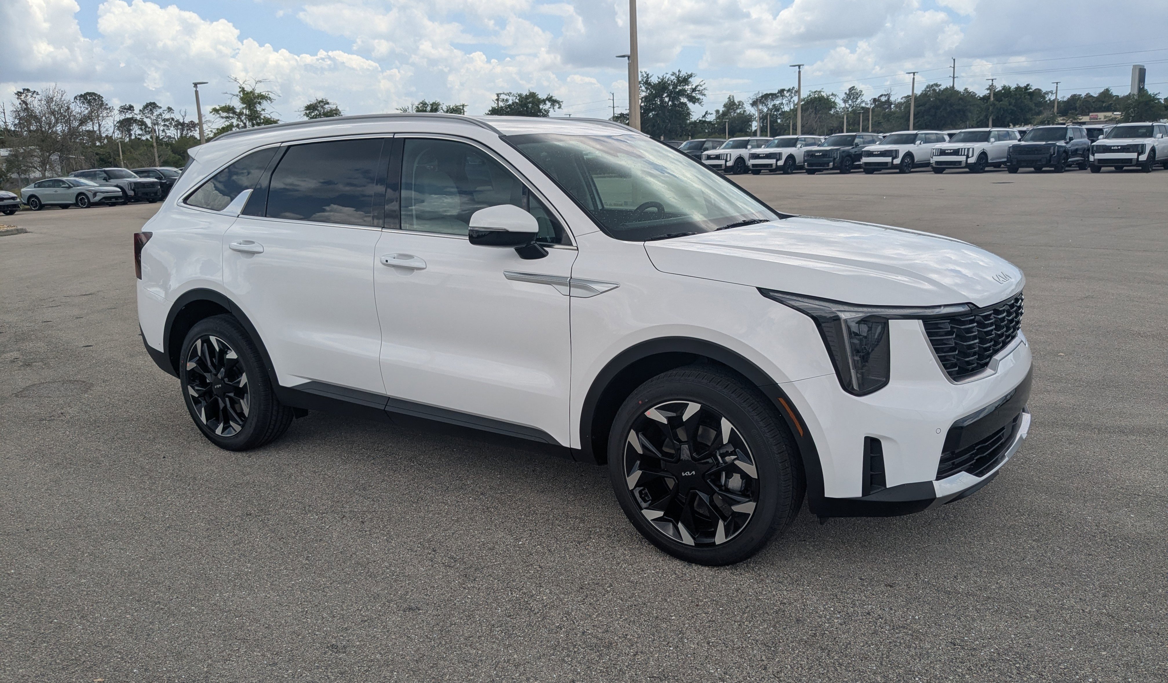 New 2026 Glacial White Pearl Kia EX image 2