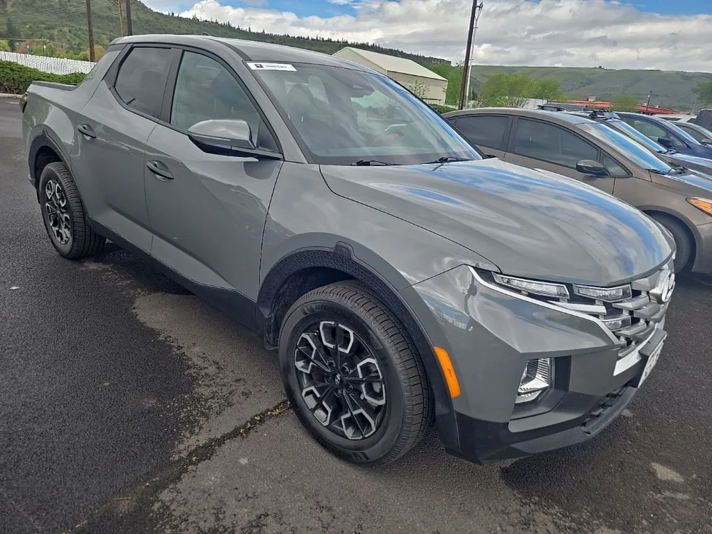 Used 2022 Hampton Gray Hyundai SEL image 2