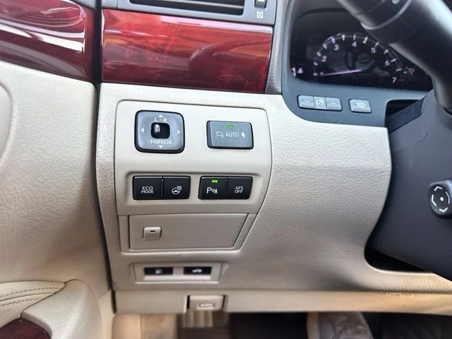 Used 2010 Beige Lexus 460 image 39