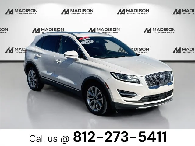 Used 2019 White Lincoln Select image 3