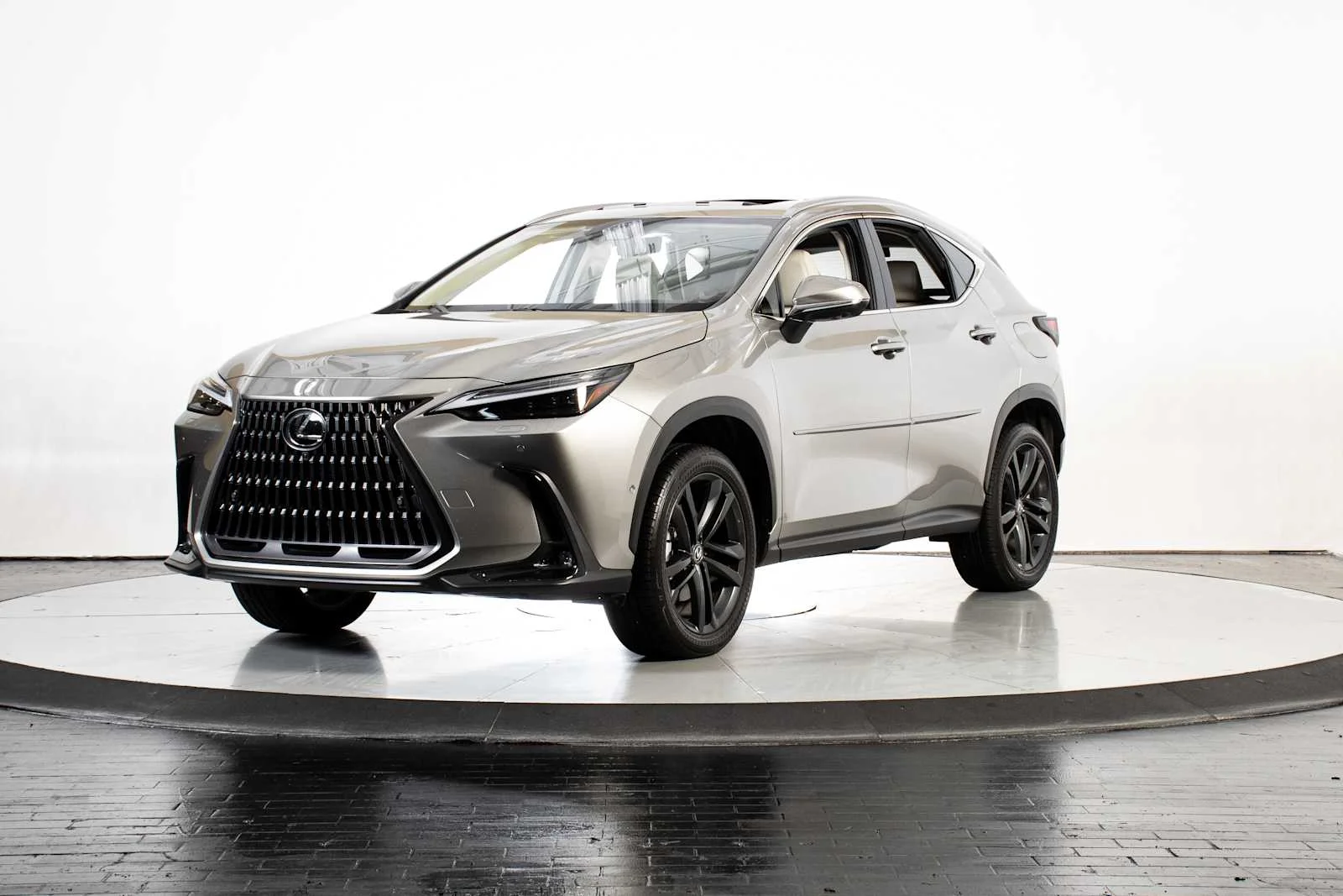 2025 Lexus NX 450h+ 450+ Luxury AWD's photo